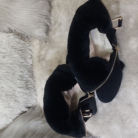 MICHAEL KORS ANKLE BOOTS - Picture 9 of 10